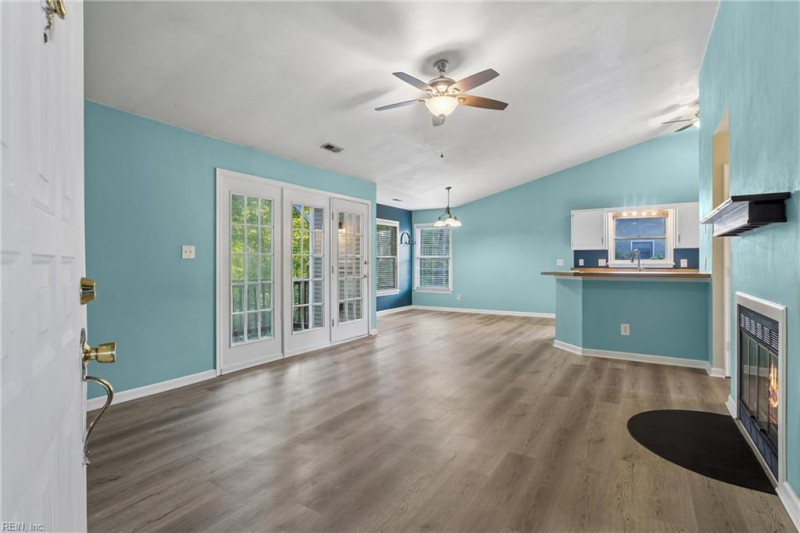 Photo 5 of 24 residential for sale in York County virginia