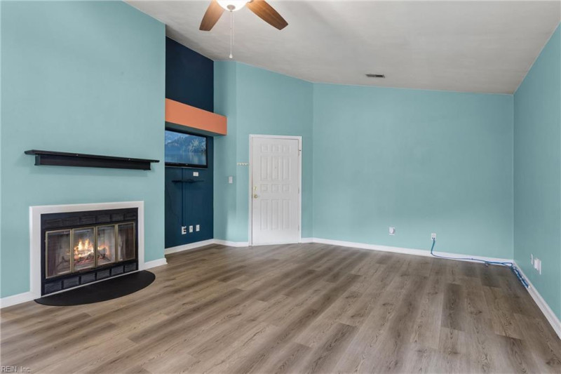 Photo 6 of 24 residential for sale in York County virginia