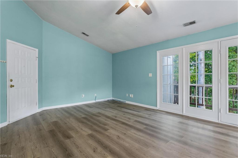 Photo 7 of 24 residential for sale in York County virginia