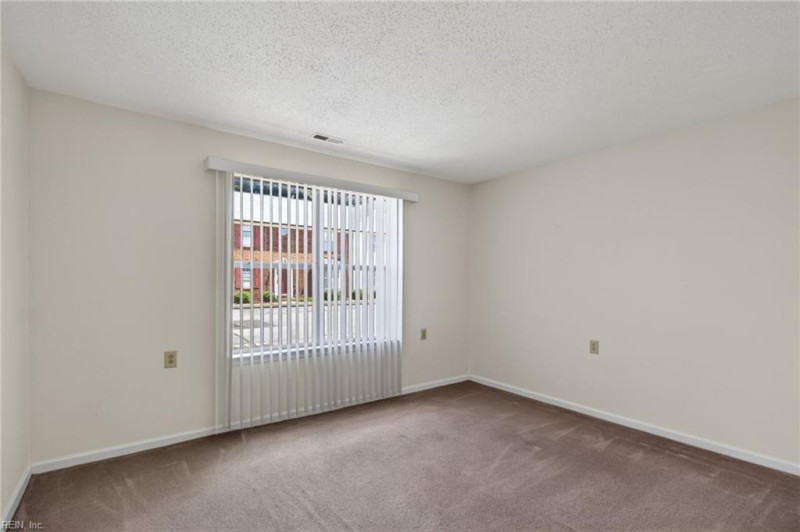 Photo 14 of 24 residential for sale in Chesapeake virginia