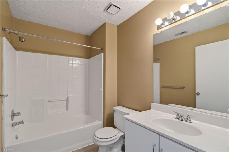 Photo 16 of 24 residential for sale in Chesapeake virginia