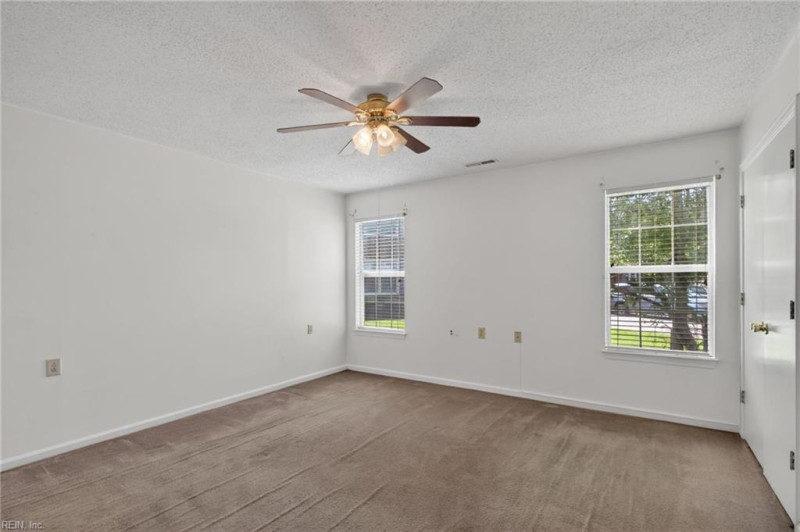 Photo 18 of 24 residential for sale in Chesapeake virginia