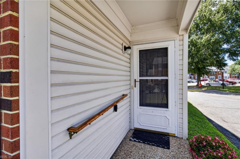 Photo 3 of 24 residential for sale in Chesapeake virginia