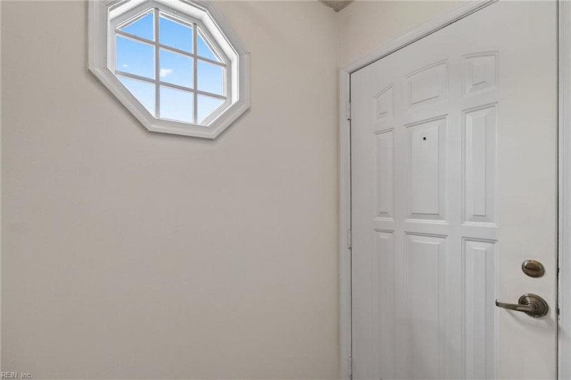 Photo 4 of 24 residential for sale in Chesapeake virginia