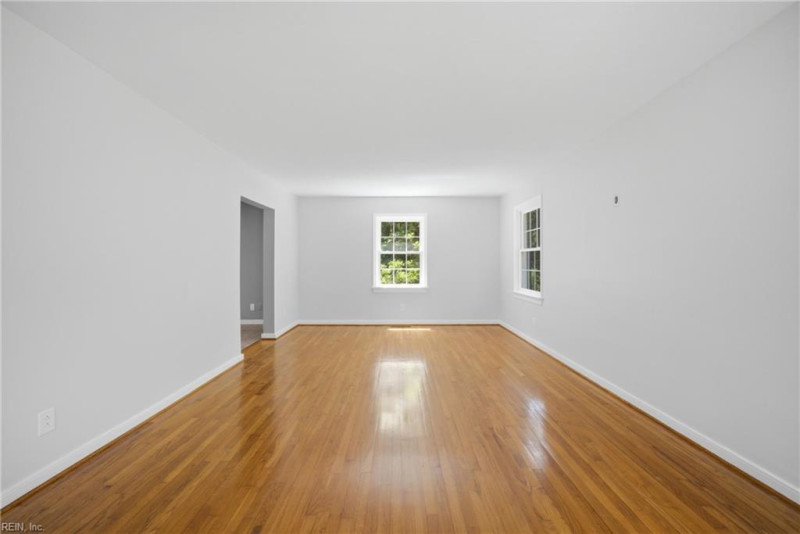 Photo 10 of 34 residential for sale in Virginia Beach virginia