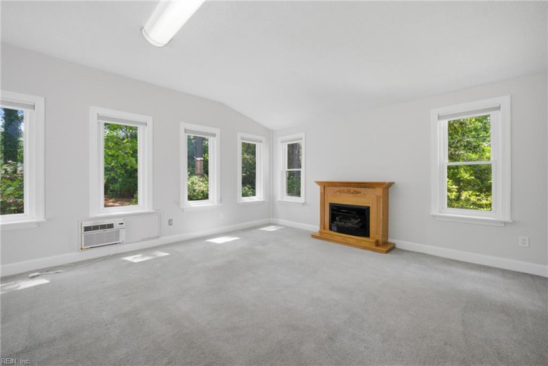 Photo 14 of 34 residential for sale in Virginia Beach virginia