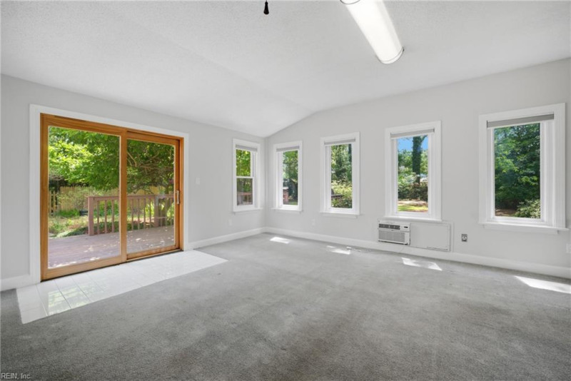 Photo 15 of 34 residential for sale in Virginia Beach virginia