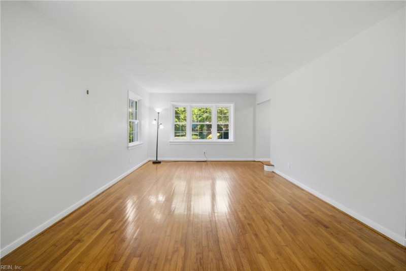 Photo 9 of 34 residential for sale in Virginia Beach virginia