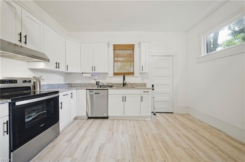 Photo 13 of 33 residential for sale in Norfolk virginia