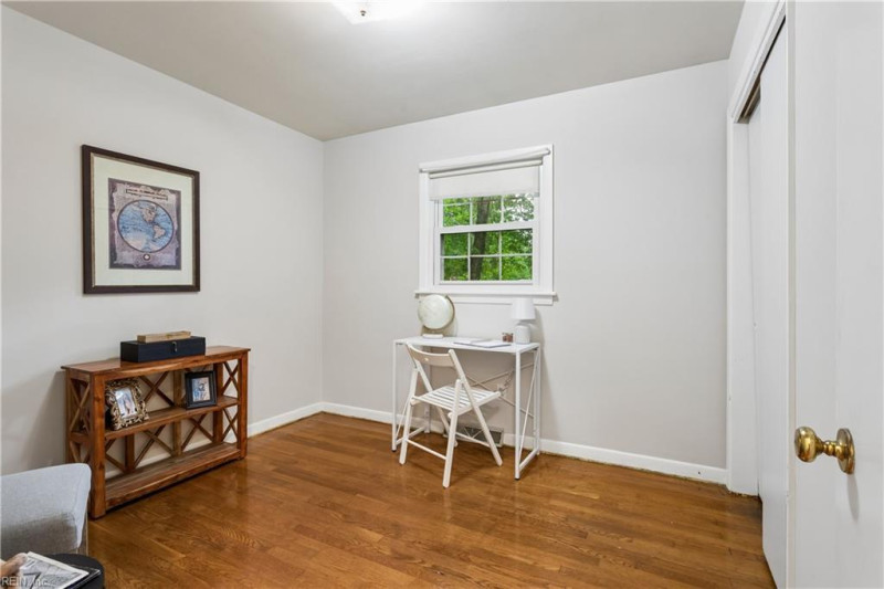 Photo 19 of 32 residential for sale in York County virginia