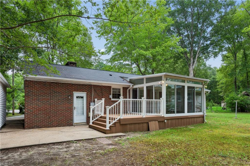Photo 28 of 32 residential for sale in York County virginia
