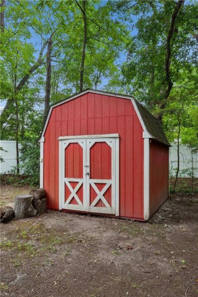 Photo 31 of 32 residential for sale in York County virginia