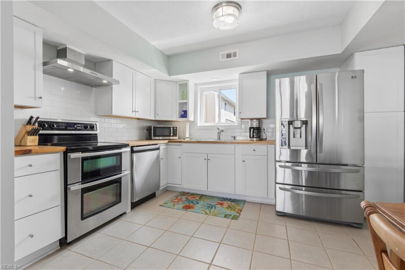Photo 10 of 48 residential for sale in Hampton virginia