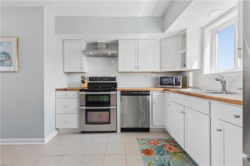 Photo 11 of 48 residential for sale in Hampton virginia