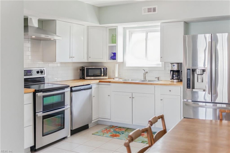 Photo 12 of 48 residential for sale in Hampton virginia