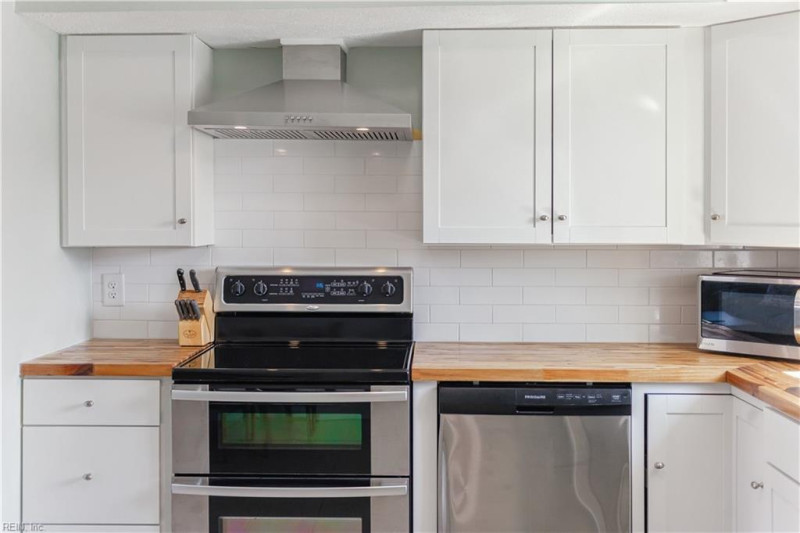 Photo 13 of 48 residential for sale in Hampton virginia