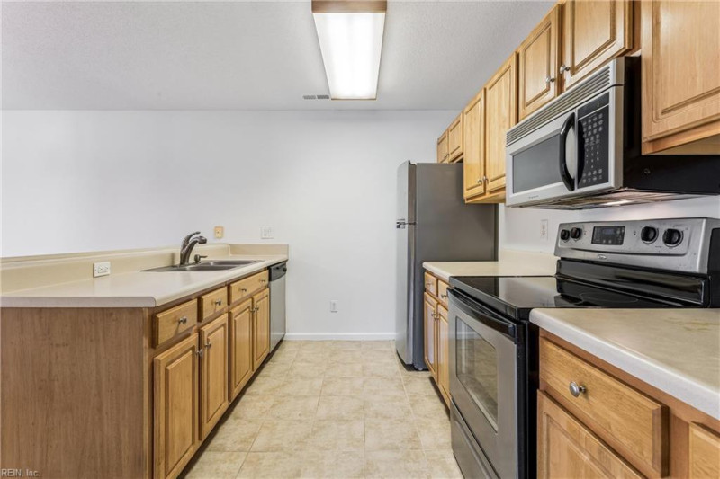 Photo 14 of 34 residential for sale in Newport News virginia