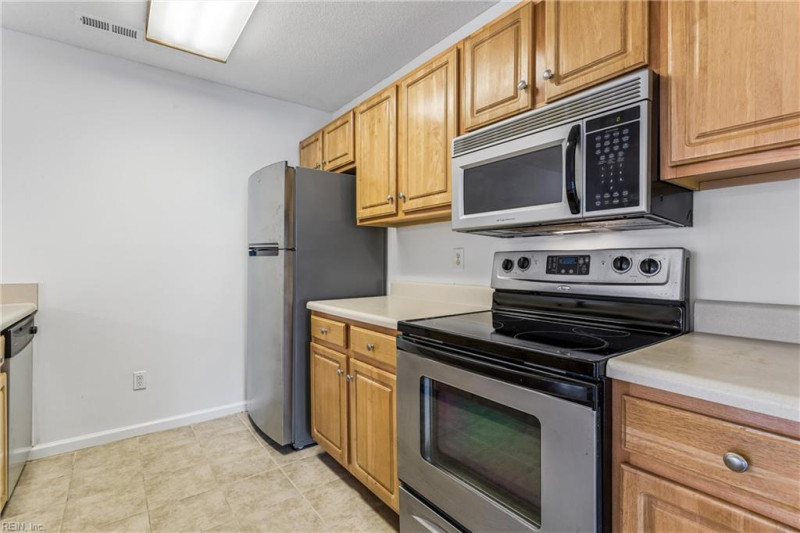 Photo 17 of 34 residential for sale in Newport News virginia