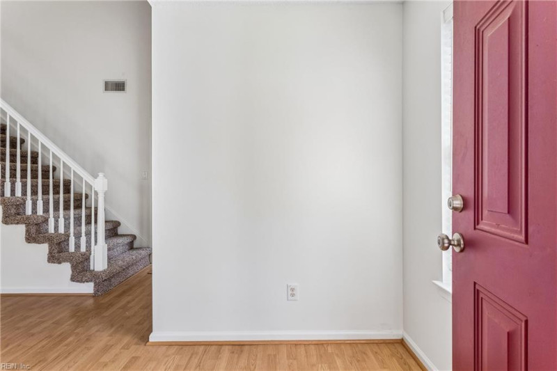 Photo 4 of 34 residential for sale in Newport News virginia