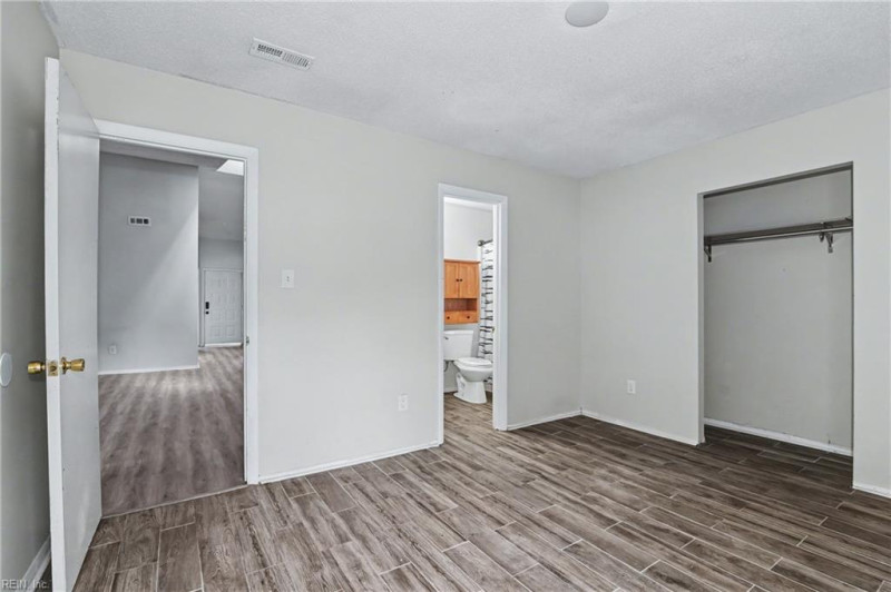 Photo 12 of 36 residential for sale in Virginia Beach virginia