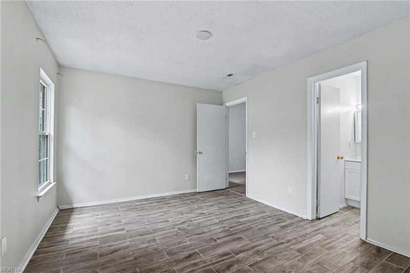 Photo 13 of 36 residential for sale in Virginia Beach virginia