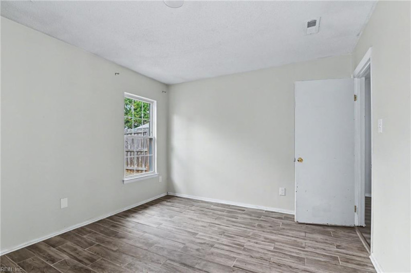 Photo 15 of 36 residential for sale in Virginia Beach virginia