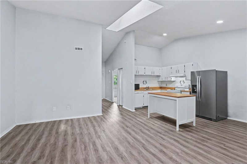 Photo 3 of 36 residential for sale in Virginia Beach virginia