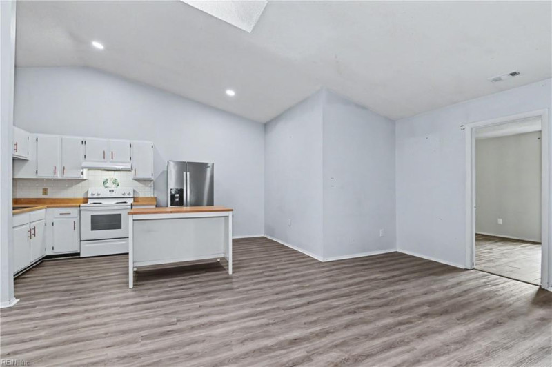 Photo 7 of 36 residential for sale in Virginia Beach virginia