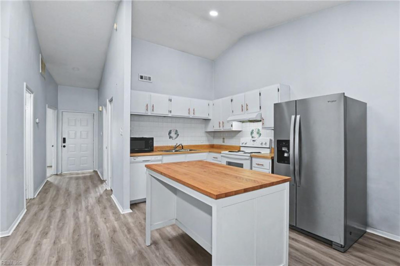 Photo 8 of 36 residential for sale in Virginia Beach virginia