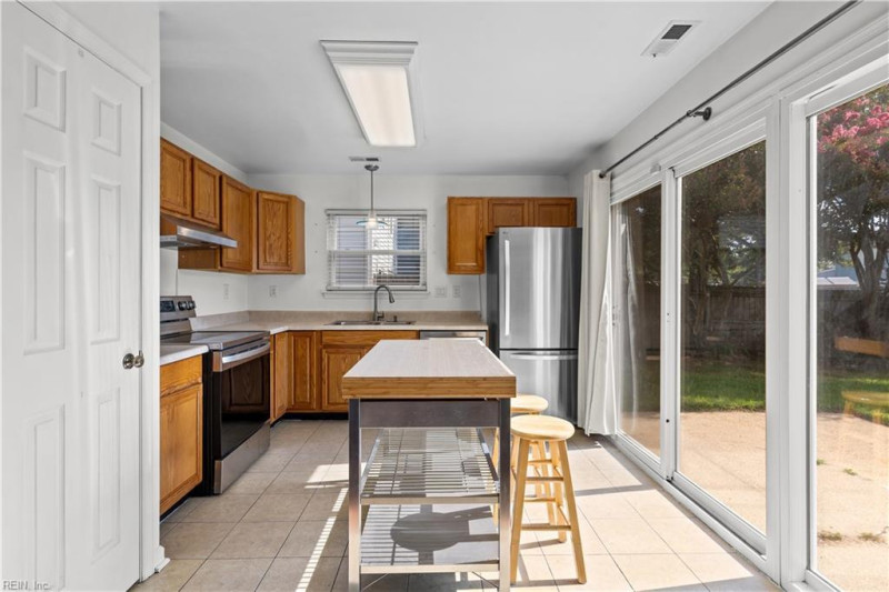 Photo 10 of 44 residential for sale in Virginia Beach virginia