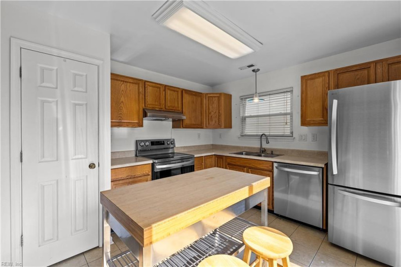 Photo 11 of 44 residential for sale in Virginia Beach virginia