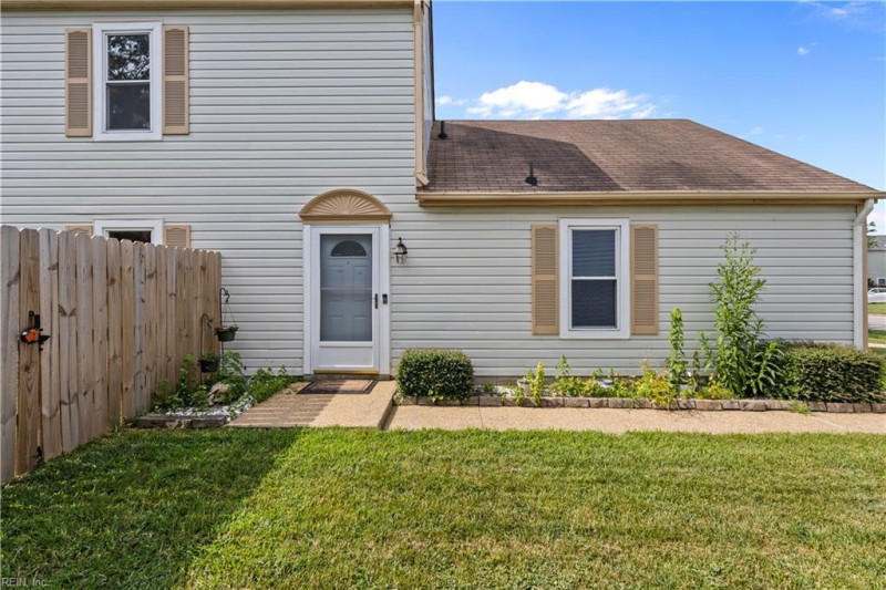 Photo 4 of 44 residential for sale in Virginia Beach virginia