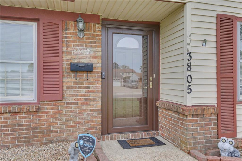 Photo 3 of 23 residential for sale in Virginia Beach virginia