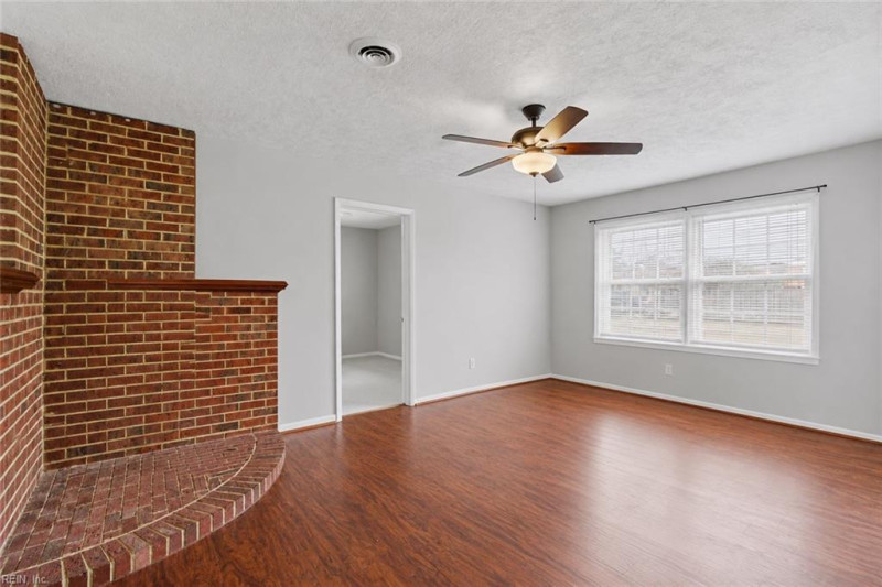 Photo 4 of 23 residential for sale in Virginia Beach virginia