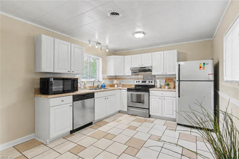 Photo 8 of 23 residential for sale in Virginia Beach virginia