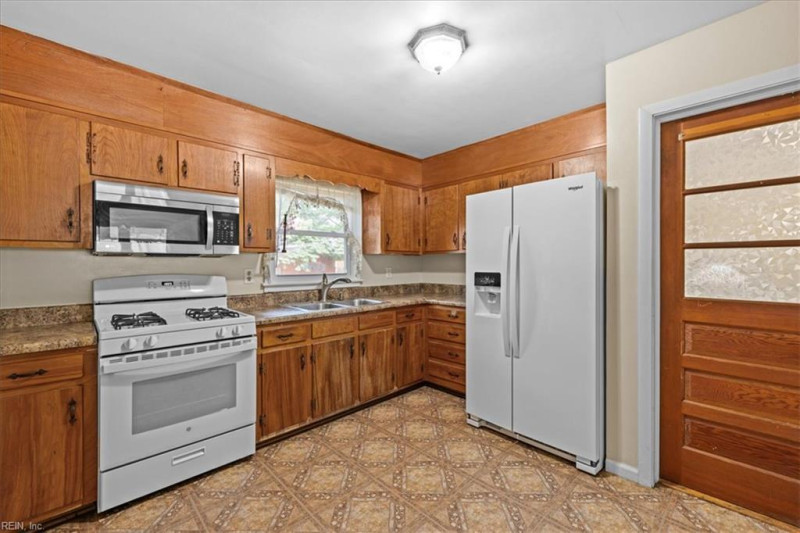 Photo 16 of 41 residential for sale in Chesapeake virginia Photo 16 of 41 residential for sale in Chesapeake virginia
