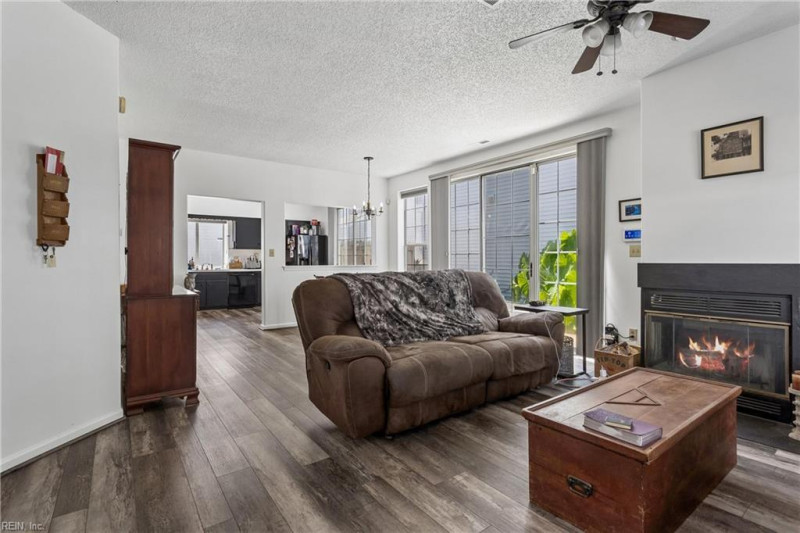 Photo 4 of 28 residential for sale in Newport News virginia