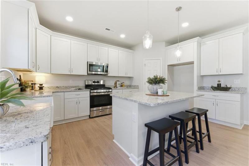 Photo 11 of 31 residential for sale in Chesapeake virginia