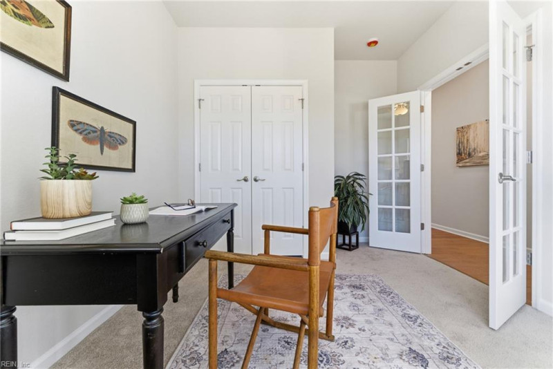 Photo 4 of 31 residential for sale in Chesapeake virginia