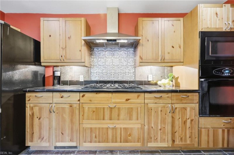 Photo 12 of 38 residential for sale in Virginia Beach virginia