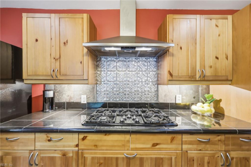 Photo 13 of 38 residential for sale in Virginia Beach virginia