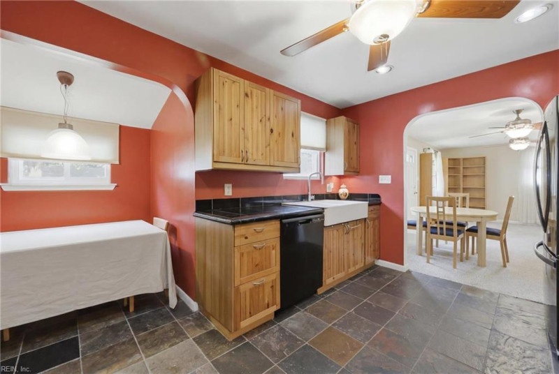 Photo 14 of 38 residential for sale in Virginia Beach virginia