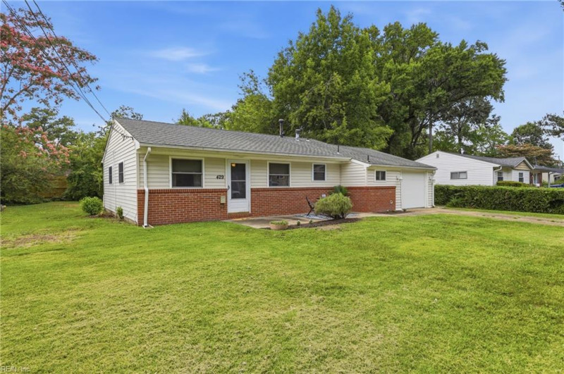 Photo 2 of 38 residential for sale in Virginia Beach virginia