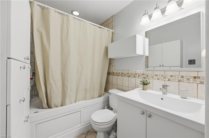Photo 20 of 38 residential for sale in Virginia Beach virginia