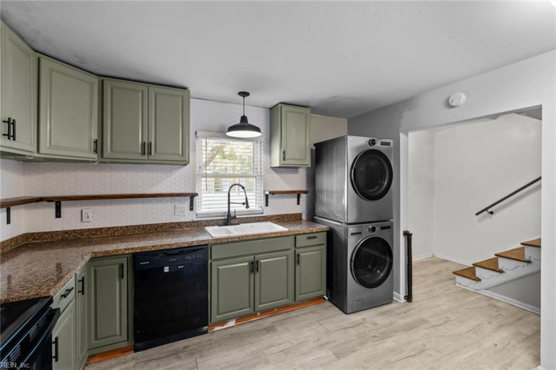 Photo 4 of 19 residential for sale in Virginia Beach virginia