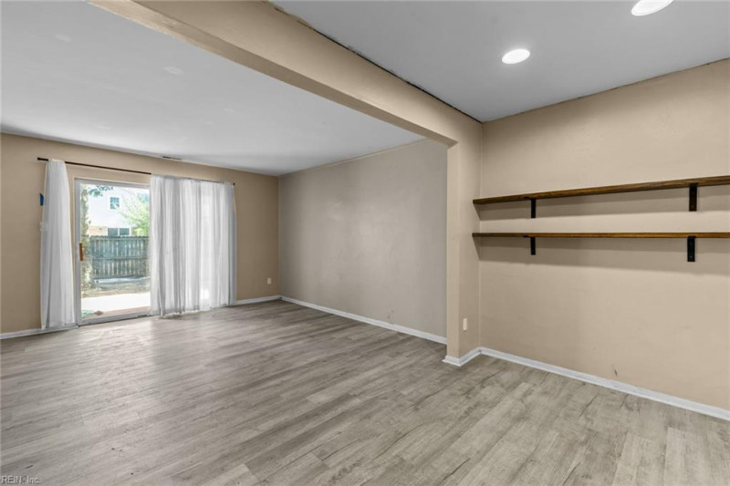 Photo 7 of 19 residential for sale in Virginia Beach virginia