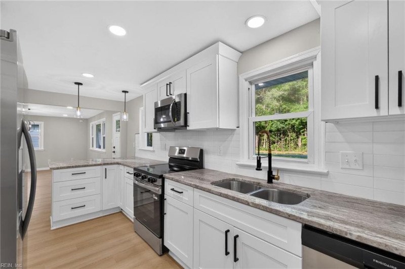 Photo 11 of 36 residential for sale in Suffolk virginia