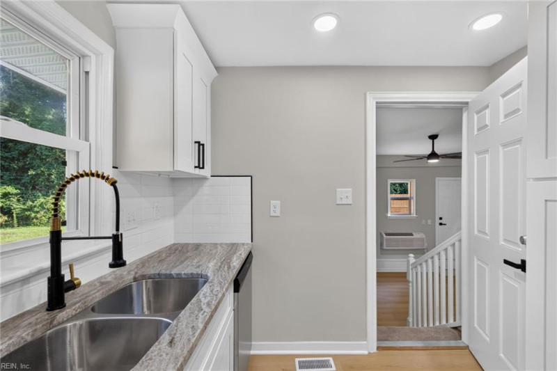 Photo 15 of 36 residential for sale in Suffolk virginia