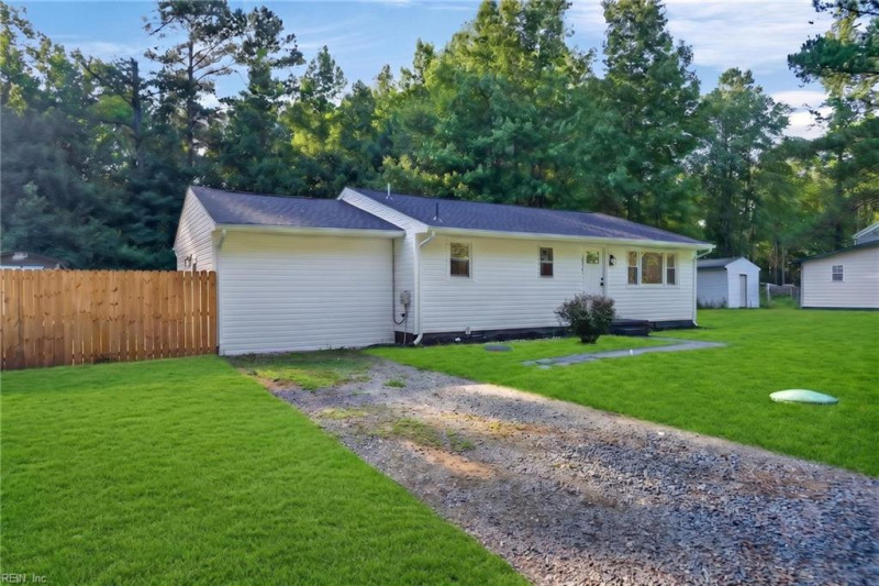 Photo 3 of 36 residential for sale in Suffolk virginia