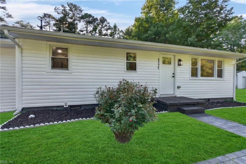 Photo 4 of 36 residential for sale in Suffolk virginia